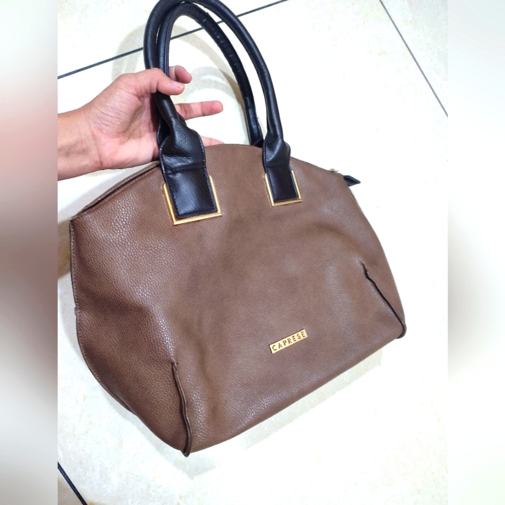 Caprese taupe solid shoulder bag - Picture 11 of 12